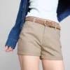 Jeansshorts mit mittlerer Leibhöhe und Umschlag Jeansshorts mit mittlerer Leibhöhe und Umschlag