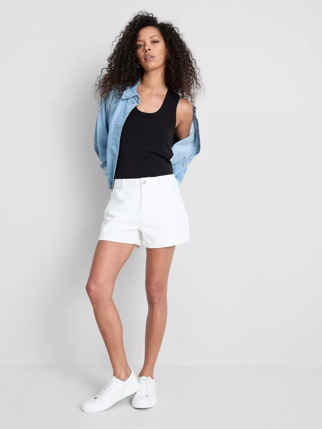 Jeansshorts mit mittlerer Leibhöhe und Umschlag Jeansshorts mit mittlerer Leibhöhe und Umschlag