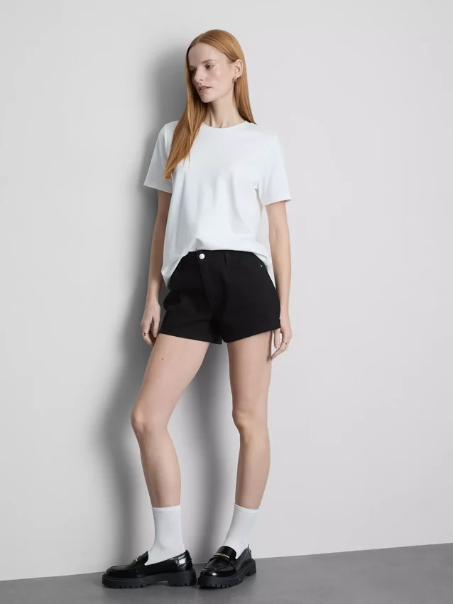 Jeansshorts mit mittlerer Leibhöhe und Umschlag Jeansshorts mit mittlerer Leibhöhe und Umschlag