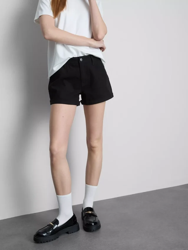 Jeansshorts mit mittlerer Leibhöhe und Umschlag Jeansshorts mit mittlerer Leibhöhe und Umschlag