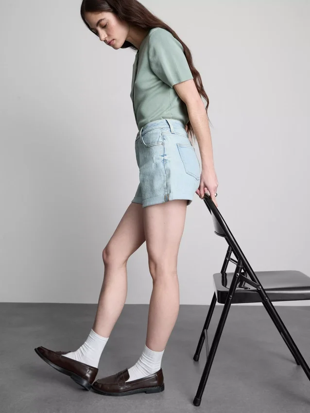 Jeansshorts mit mittlerer Leibhöhe und Umschlag Jeansshorts mit mittlerer Leibhöhe und Umschlag