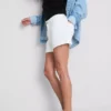 Jeansshorts mit mittlerer Leibhöhe und Umschlag Jeansshorts mit mittlerer Leibhöhe und Umschlag