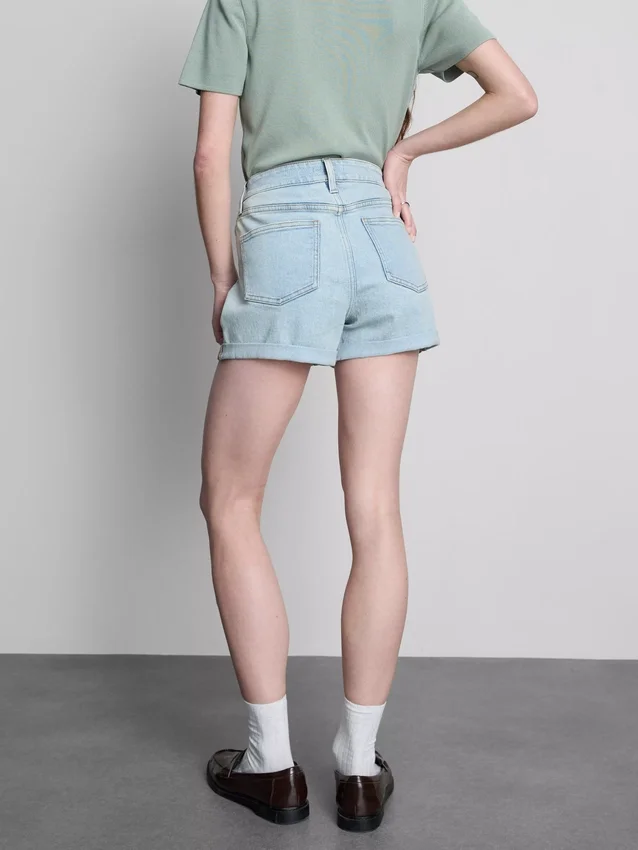 Jeansshorts mit mittlerer Leibhöhe und Umschlag Jeansshorts mit mittlerer Leibhöhe und Umschlag