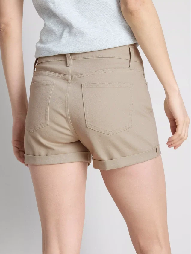 Jeansshorts mit mittlerer Leibhöhe und Umschlag Jeansshorts mit mittlerer Leibhöhe und Umschlag