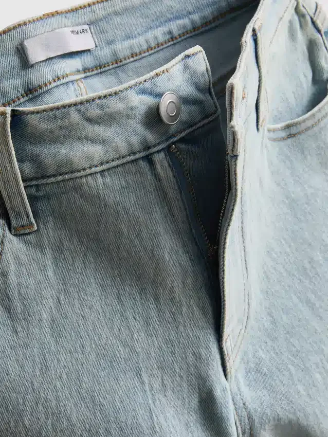 Jeansshorts mit mittlerer Leibhöhe und Umschlag Jeansshorts mit mittlerer Leibhöhe und Umschlag