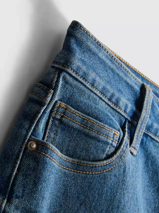 Jeansshorts mit mittlerer Leibhöhe und Umschlag Jeansshorts mit mittlerer Leibhöhe und Umschlag