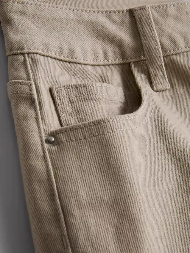 Jeansshorts mit mittlerer Leibhöhe und Umschlag Jeansshorts mit mittlerer Leibhöhe und Umschlag