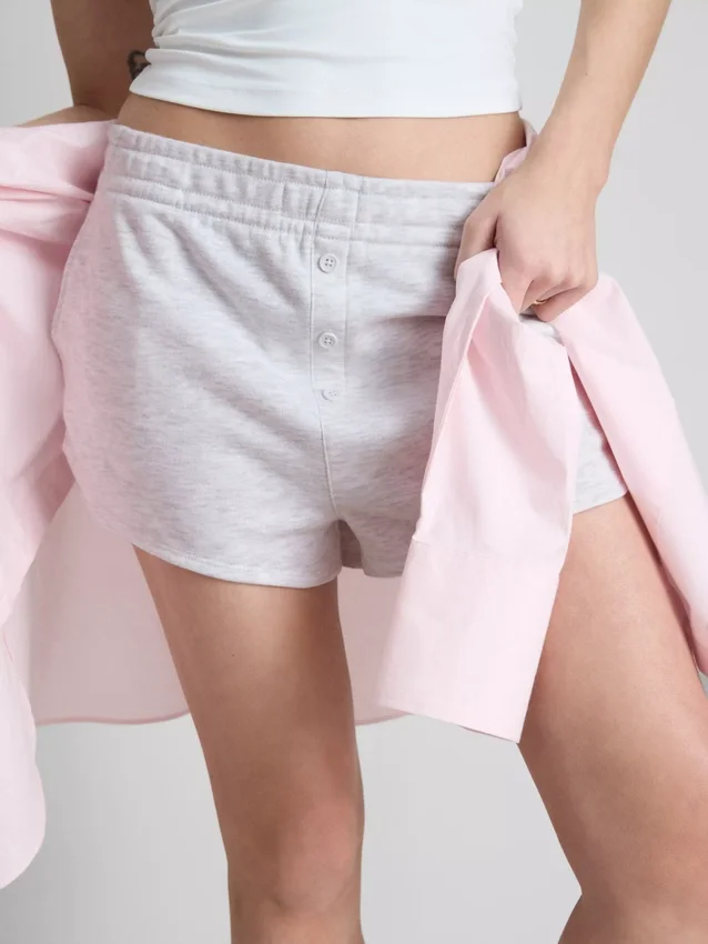 Jersey-Shorts mit Knopfdetails aus baumwollreichem Material Jersey-Shorts mit Knopfdetails aus baumwollreichem Material