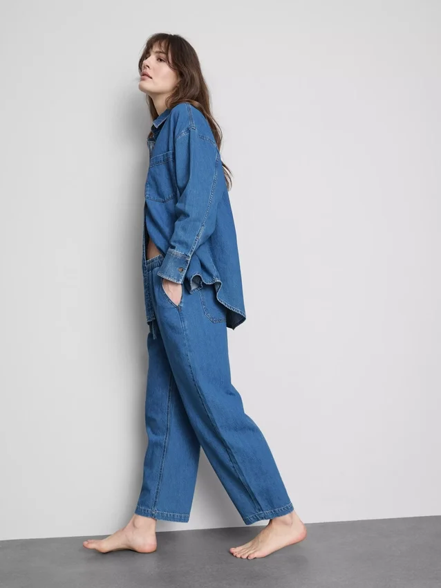 Jogginghose aus Baumwoll-Denim mit konischer Passform Jogginghose aus Baumwoll-Denim mit konischer Passform
