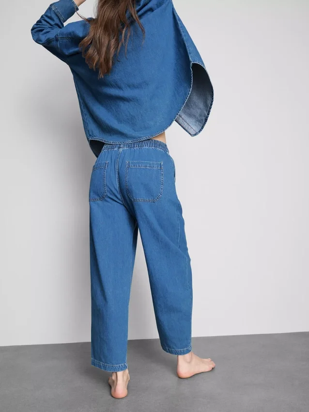 Jogginghose aus Baumwoll-Denim mit konischer Passform Jogginghose aus Baumwoll-Denim mit konischer Passform