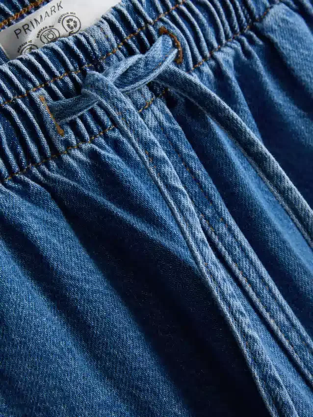 Jogginghose aus Baumwoll-Denim mit konischer Passform Jogginghose aus Baumwoll-Denim mit konischer Passform