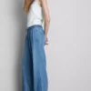 Jogginghose aus Denim mit geradem Bein Jogginghose aus Denim mit geradem Bein