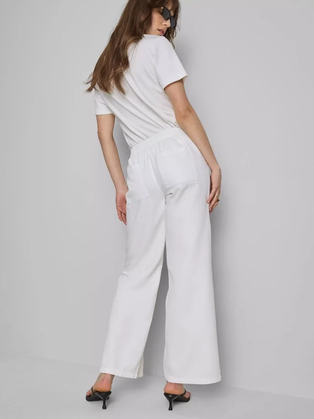 Jogginghose aus Denim mit geradem Bein Jogginghose aus Denim mit geradem Bein