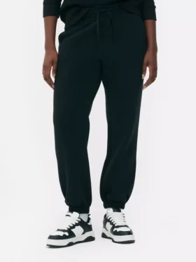 Jogginghose mit Bündchen an den Beinen und Kordelzug