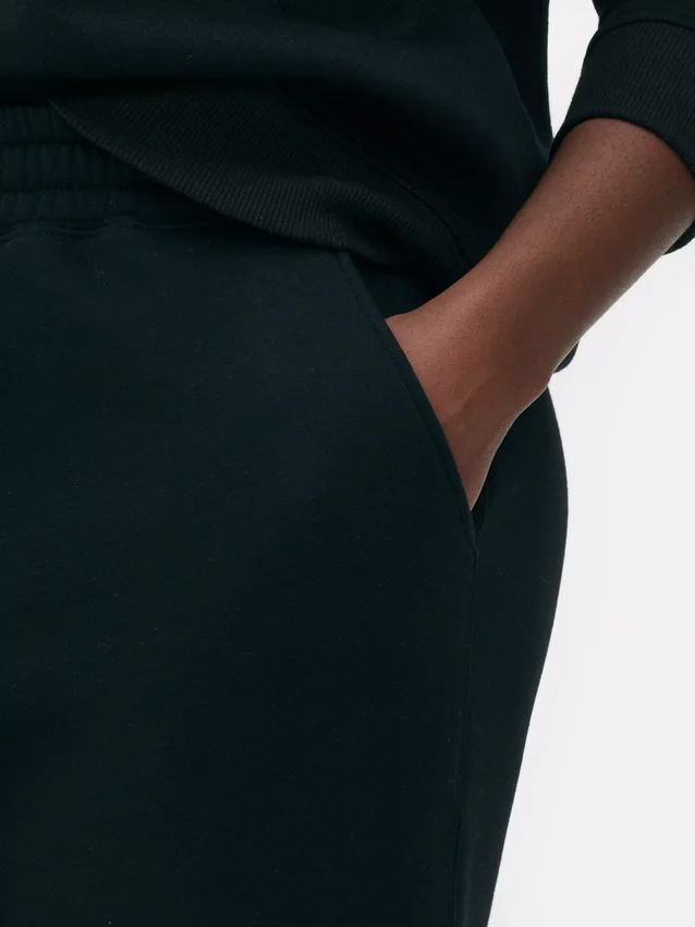 Jogginghose mit Bündchen an den Beinen und Kordelzug Jogginghose mit Bündchen an den Beinen und Kordelzug