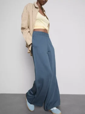Jogginghose mit weitem Bein und Falten aus baumwollreichem Material