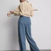 Jogginghose mit weitem Bein und Falten aus baumwollreichem Material Jogginghose mit weitem Bein und Falten aus baumwollreichem Material