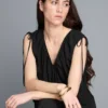 Jumpsuit mit V-Ausschnitt und Ballonbeinen Jumpsuit mit V-Ausschnitt und Ballonbeinen