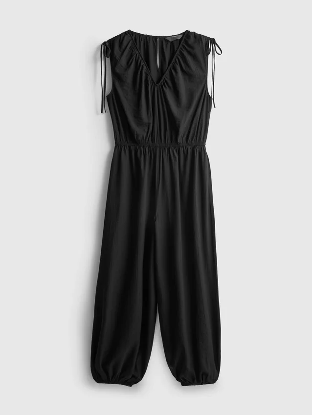 Jumpsuit mit V-Ausschnitt und Ballonbeinen Jumpsuit mit V-Ausschnitt und Ballonbeinen