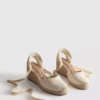 Keilabsatzschuhe mit geschlossener Zehenpartie und Schnürung