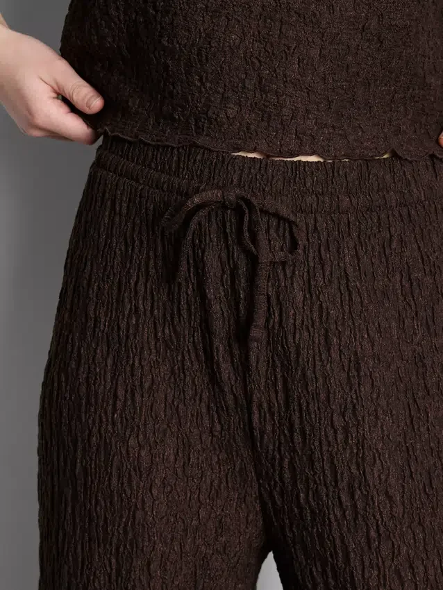 Knautschige Hose mit geradem Bein und Kordelzug Knautschige Hose mit geradem Bein und Kordelzug