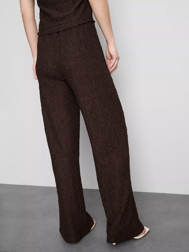 Knautschige Hose mit geradem Bein und Kordelzug Knautschige Hose mit geradem Bein und Kordelzug