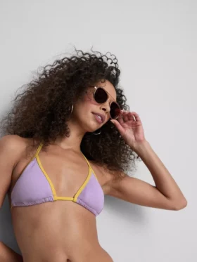 Kräuselt-Bikini-Oberteil mit kontrastierendem Dreieck