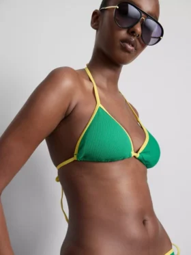 Kräuselt-Bikini-Oberteil mit kontrastierendem Dreieck