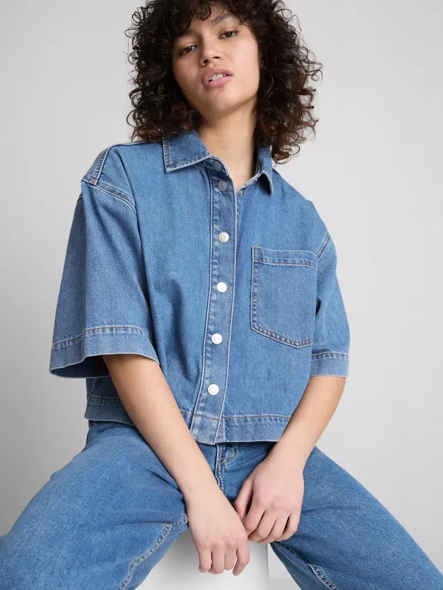 Kürzliches, kastenförmiges Hemd aus Baumwoll-Denim Kürzliches, kastenförmiges Hemd aus Baumwoll-Denim