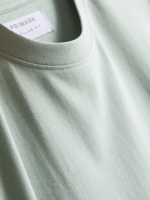Kurzarm-T-Shirt in regulärer Passform Kurzarm-T-Shirt in regulärer Passform