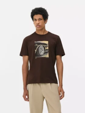 Kurzarm-T-Shirt mit Autoreifen-Motiv