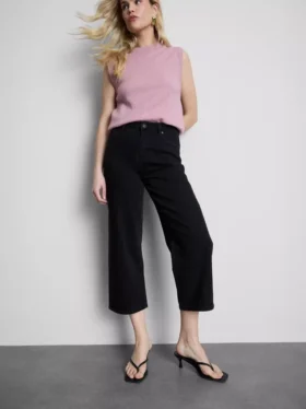 Kurze Denim-Jeans mit weitem Bein