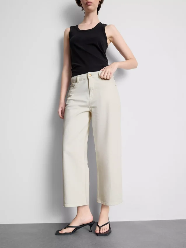 Kurze Denim-Jeans mit weitem Bein Kurze Denim-Jeans mit weitem Bein
