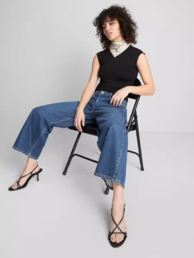 Kurze Denim-Jeans mit weitem Bein