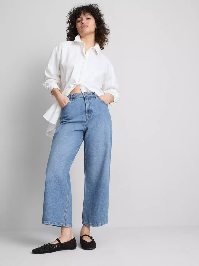 Kurze Denim-Jeans mit weitem Bein Kurze Denim-Jeans mit weitem Bein