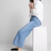 Kurze Denim-Jeans mit weitem Bein Kurze Denim-Jeans mit weitem Bein