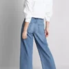 Kurze Denim-Jeans mit weitem Bein Kurze Denim-Jeans mit weitem Bein
