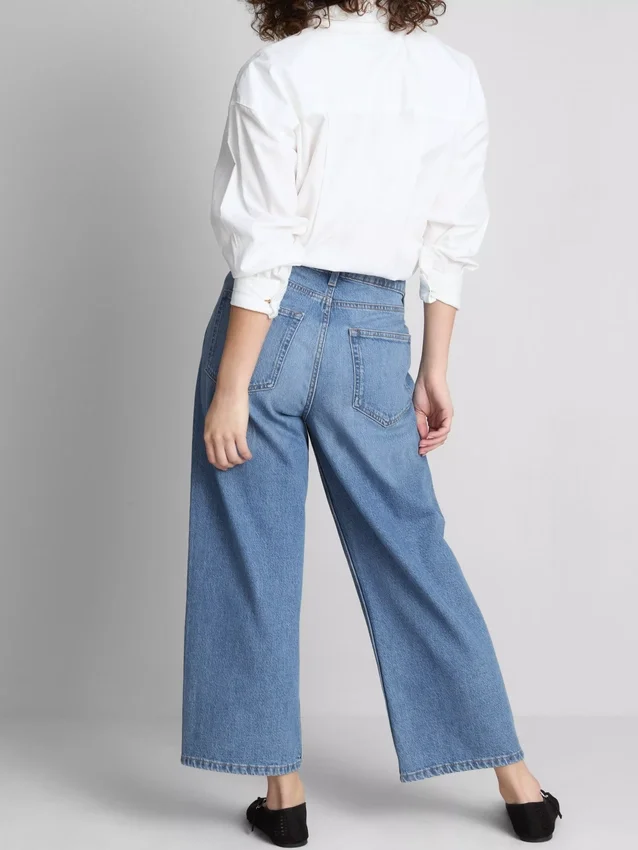 Kurze Denim-Jeans mit weitem Bein Kurze Denim-Jeans mit weitem Bein