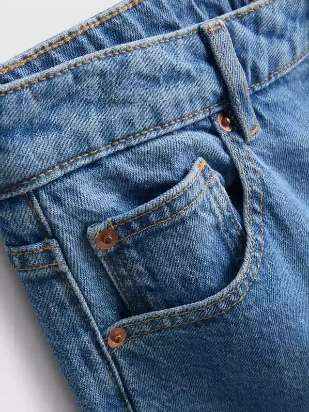 Kurze Denim-Jeans mit weitem Bein Kurze Denim-Jeans mit weitem Bein