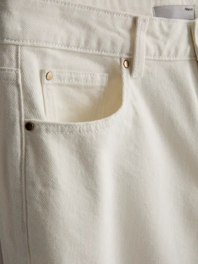 Kurze Denim-Jeans mit weitem Bein Kurze Denim-Jeans mit weitem Bein
