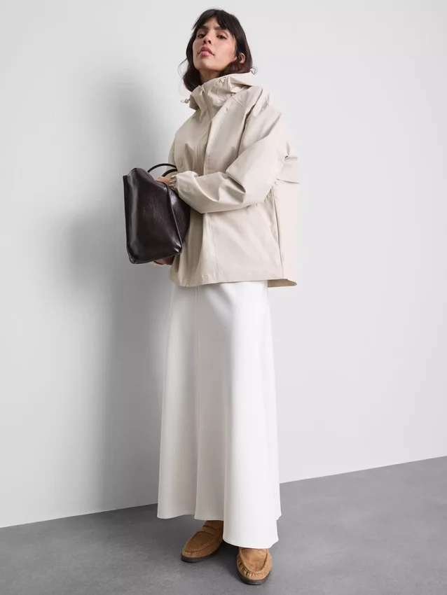 Kurze, taillierte Regenjacke Kurze, taillierte Regenjacke