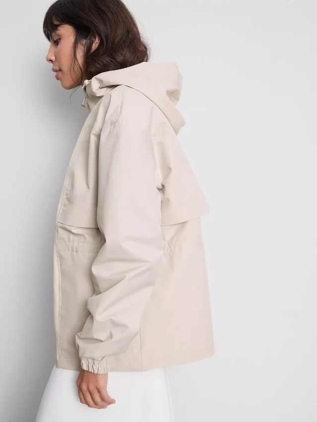 Kurze, taillierte Regenjacke Kurze, taillierte Regenjacke