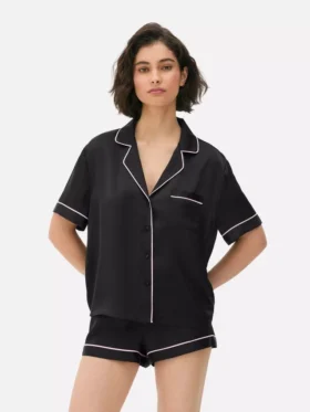 Kurzer Schlafanzug im Boyfriend-Stil aus Satin