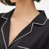 Kurzer Schlafanzug im Boyfriend-Stil aus Satin