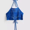 Kurzes Häkel-Top mit Neckholder-Ausschnitt Kurzes Häkel-Top mit Neckholder-Ausschnitt