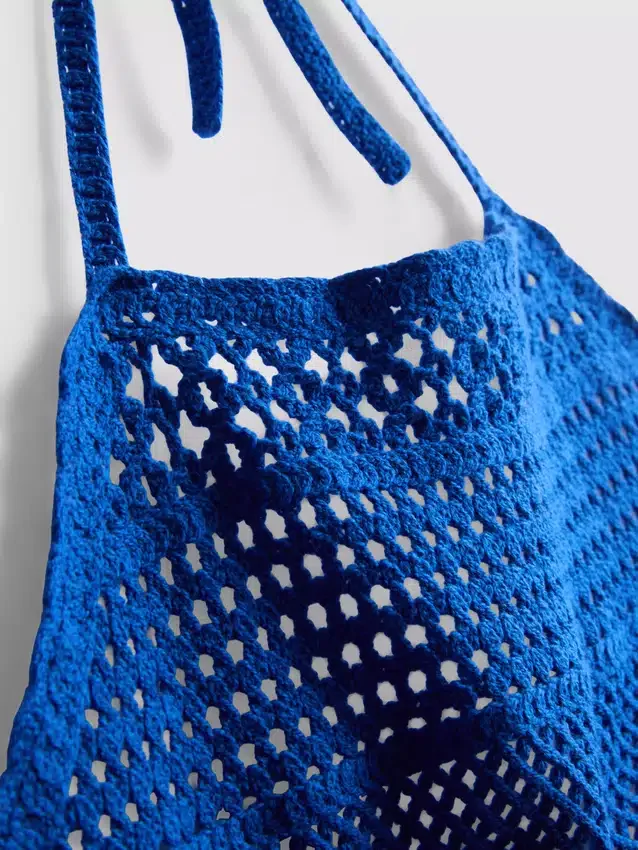Kurzes Häkel-Top mit Neckholder-Ausschnitt Kurzes Häkel-Top mit Neckholder-Ausschnitt