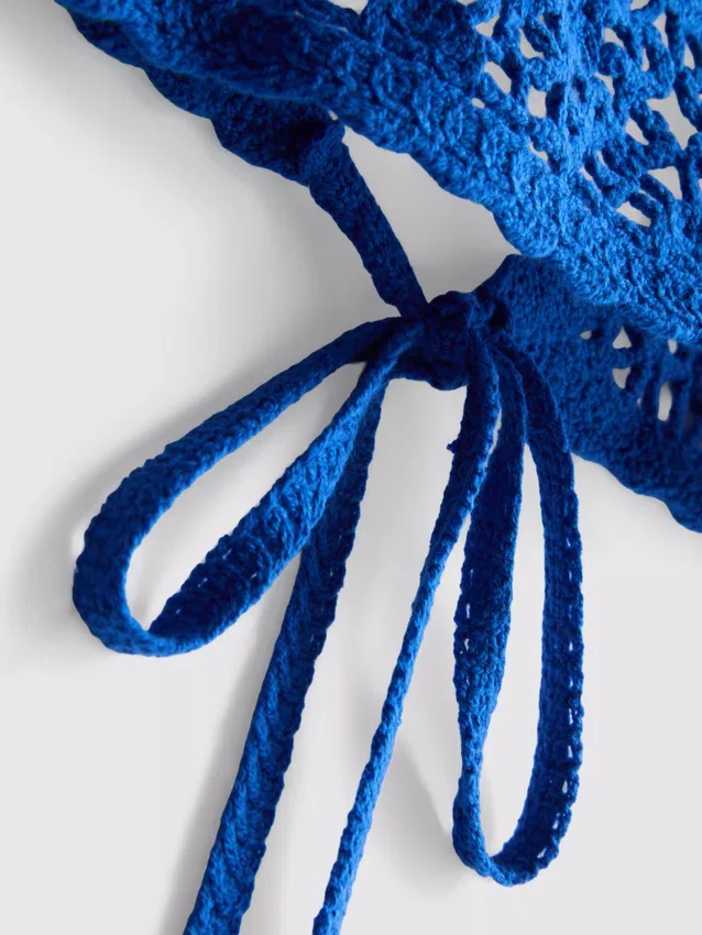 Kurzes Häkel-Top mit Neckholder-Ausschnitt Kurzes Häkel-Top mit Neckholder-Ausschnitt