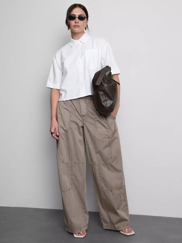 Kurzes, kastenförmiges Oxford-Shirt mit kurzen Ärmeln Kurzes, kastenförmiges Oxford-Shirt mit kurzen Ärmeln