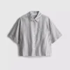 Kurzes, kastenförmiges Oxford-Shirt mit kurzen Ärmeln Kurzes, kastenförmiges Oxford-Shirt mit kurzen Ärmeln