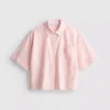 Kurzes, kastenförmiges Oxford-Shirt mit kurzen Ärmeln Kurzes, kastenförmiges Oxford-Shirt mit kurzen Ärmeln